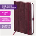 Ежедневник недатированный А5 (138x213 мм) BRAUBERG "Wood", кожзам, резинка, 136 л., бордовый, 111675 111675